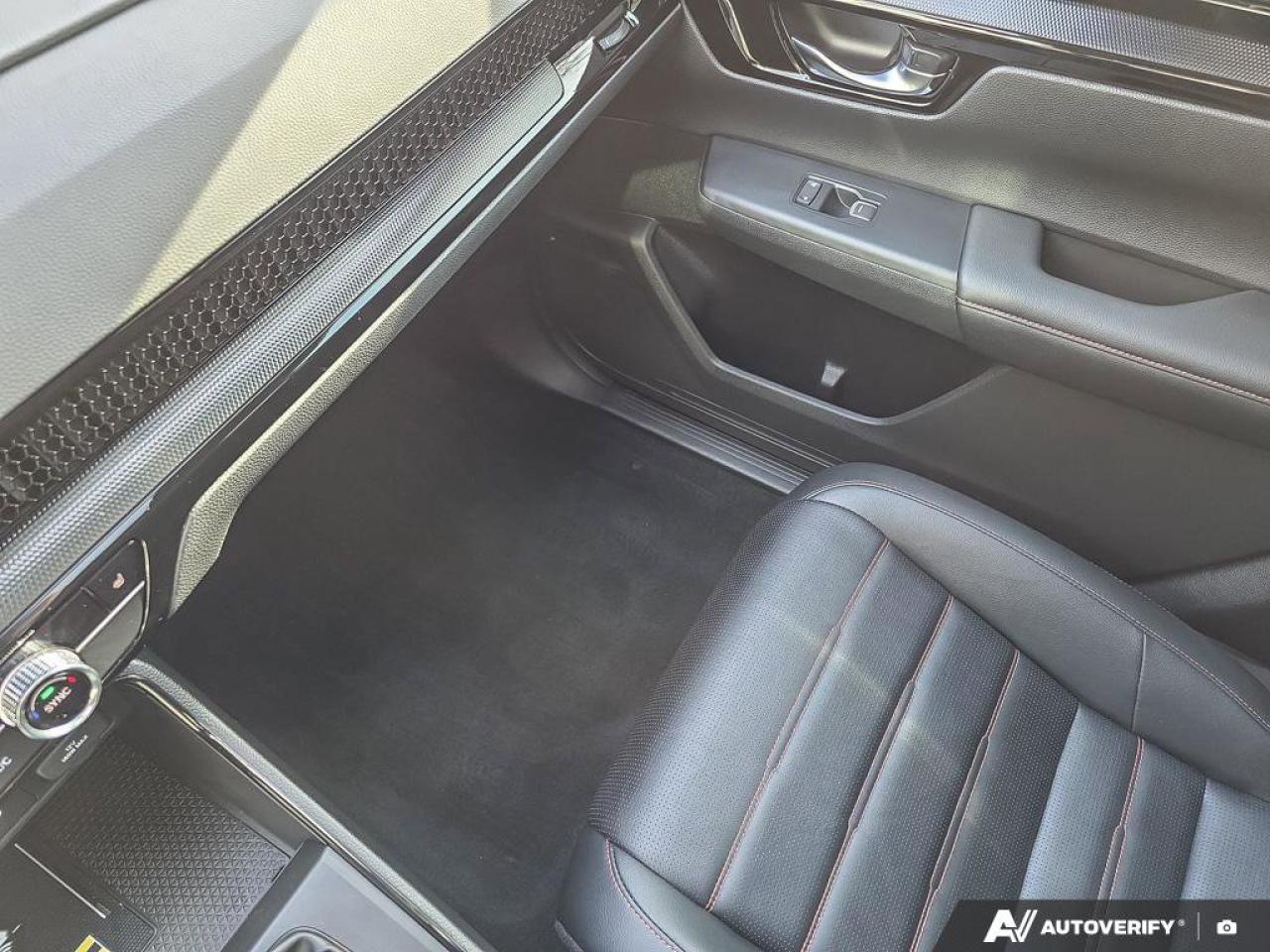 2024 Honda CR-V Hybrid Touring AWD | Apple Car Play | Multi-Angle Rearview Camera | Photo