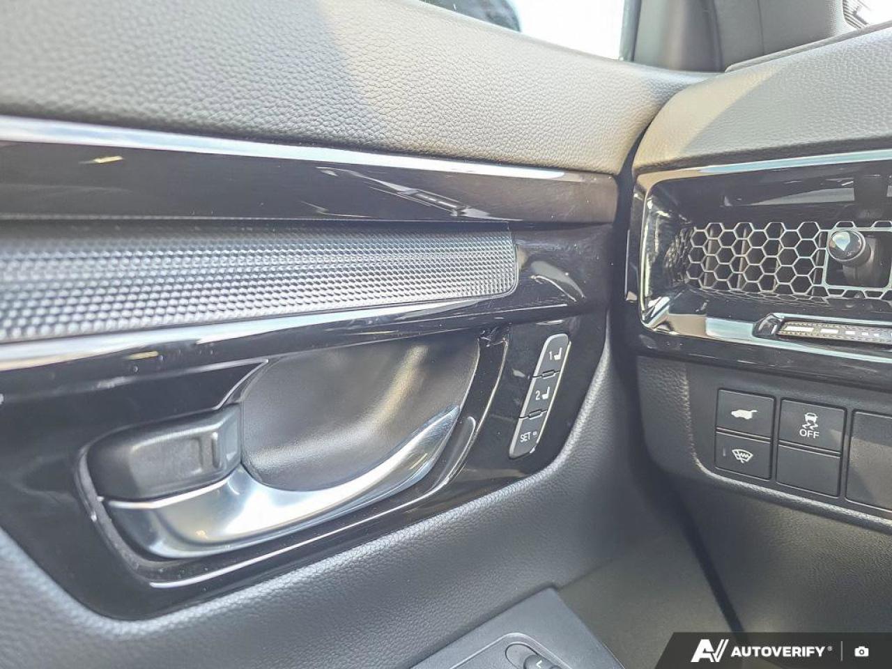 2024 Honda CR-V Hybrid Touring AWD | Apple Car Play | Multi-Angle Rearview Camera | Photo