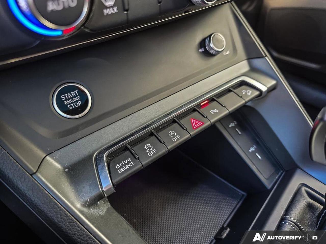 2025 Audi Q3 Progressiv | Apple CarPlay | Leather | Moonroof | Photo