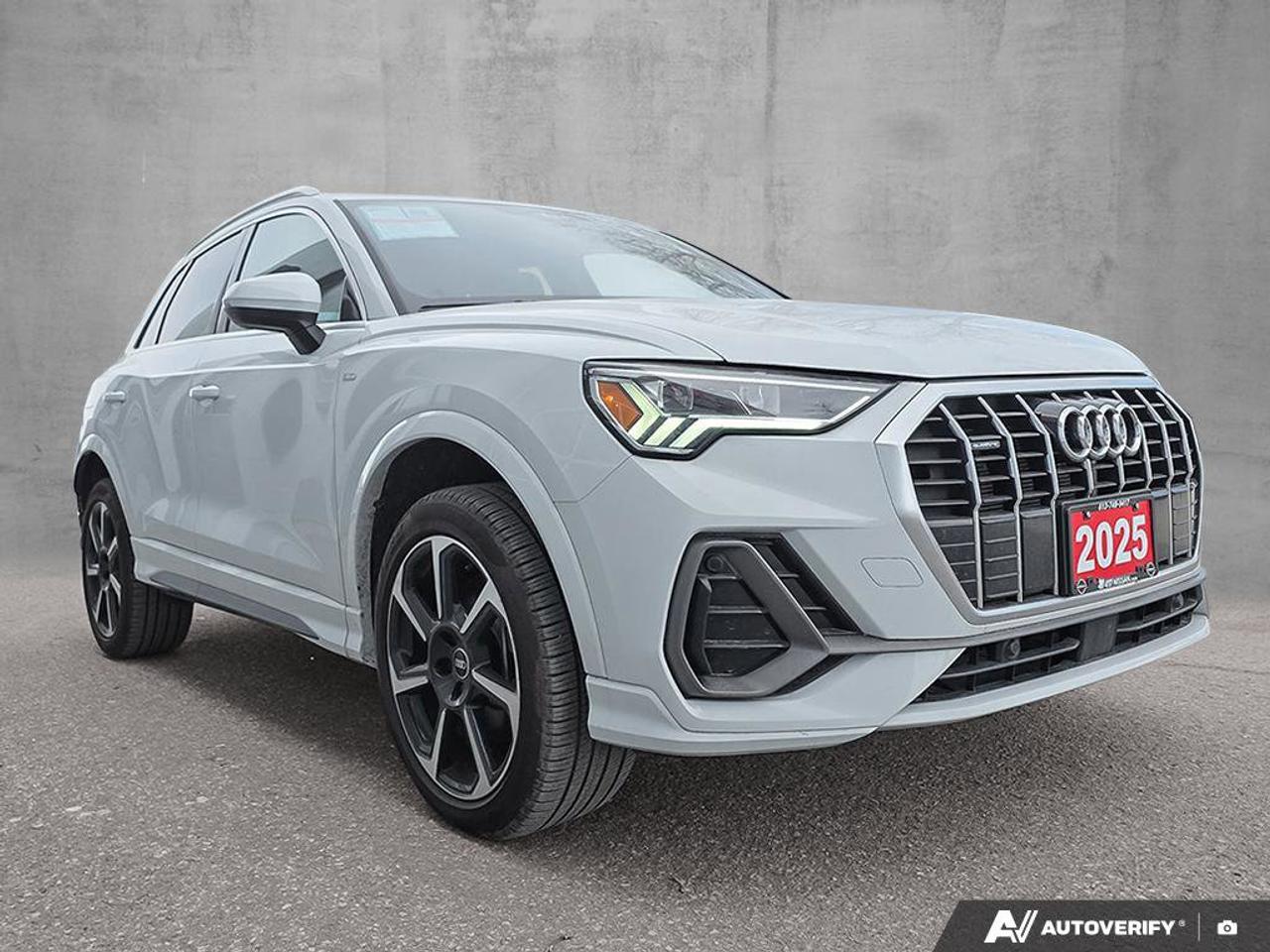 2025 Audi Q3 S Line Progressiv | Wireless Apple CarPlay | Leather | Moonroof | Photo