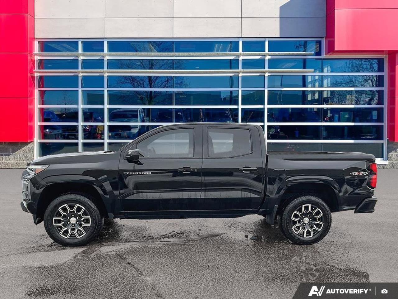 2023 Chevrolet Colorado LT | Leather | Sunroof | Heated Seats + Steering | Remote Start | Bose Audio | and More ! Photo