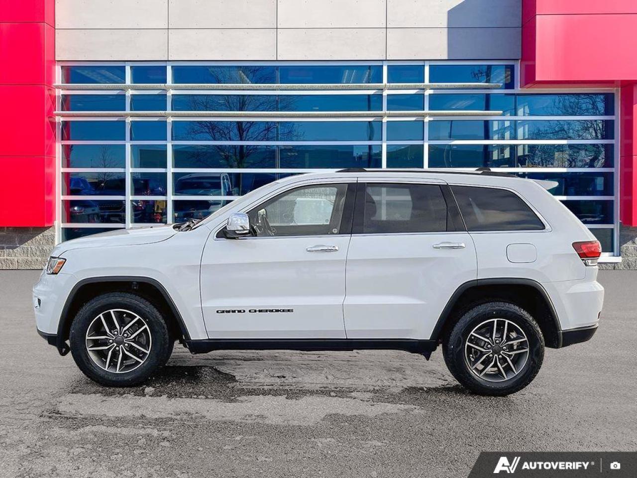 2021 Jeep Grand Cherokee Limited 4x4 | Leather | Navi | Sunroof | Heated Seats + Steering | Power Liftgate | and More ! Photo