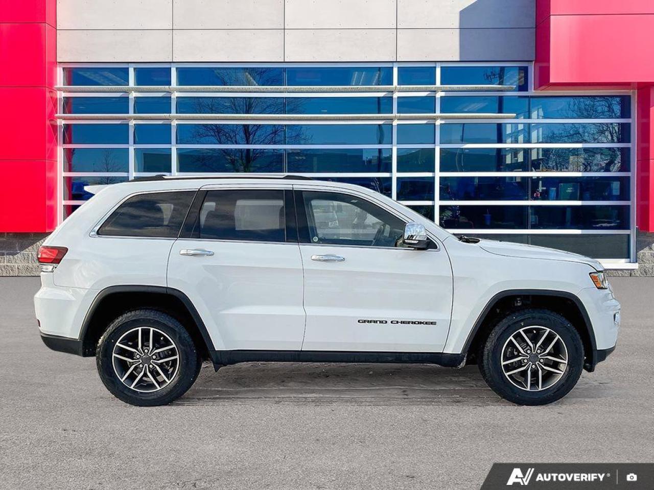 2021 Jeep Grand Cherokee Limited 4x4 | Leather | Navi | Sunroof | Heated Seats + Steering | Power Liftgate | and More ! Photo