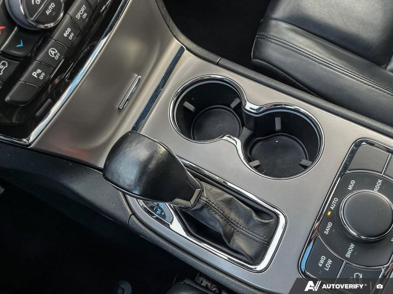 2021 Jeep Grand Cherokee Limited 4x4 | Leather | Navi | Sunroof | Heated Seats + Steering | Power Liftgate | and More ! Photo