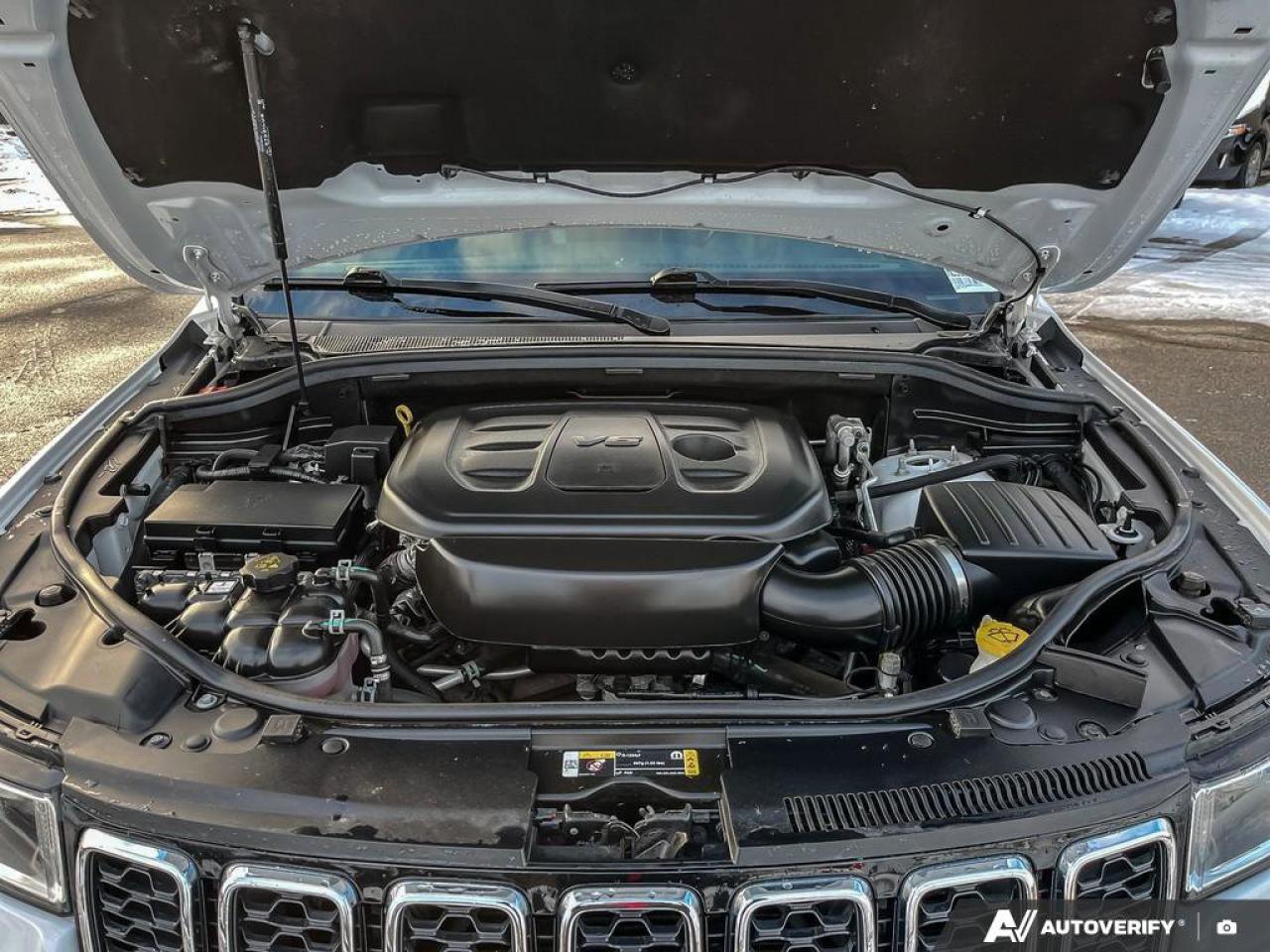 2021 Jeep Grand Cherokee Limited 4x4 | Leather | Navi | Sunroof | Heated Seats + Steering | Power Liftgate | and More ! Photo