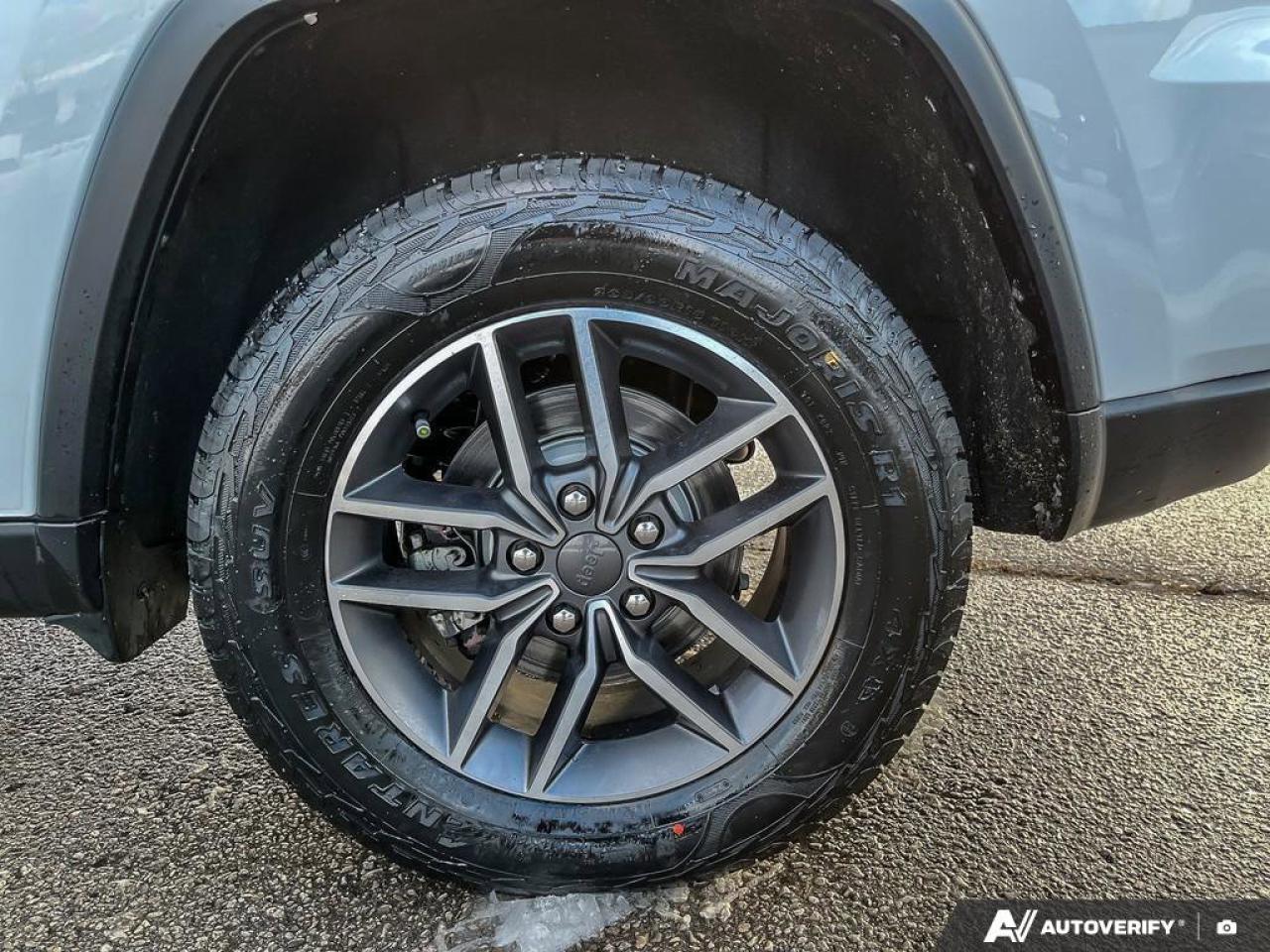 2021 Jeep Grand Cherokee Limited 4x4 | Leather | Navi | Sunroof | Heated Seats + Steering | Power Liftgate | and More ! Photo