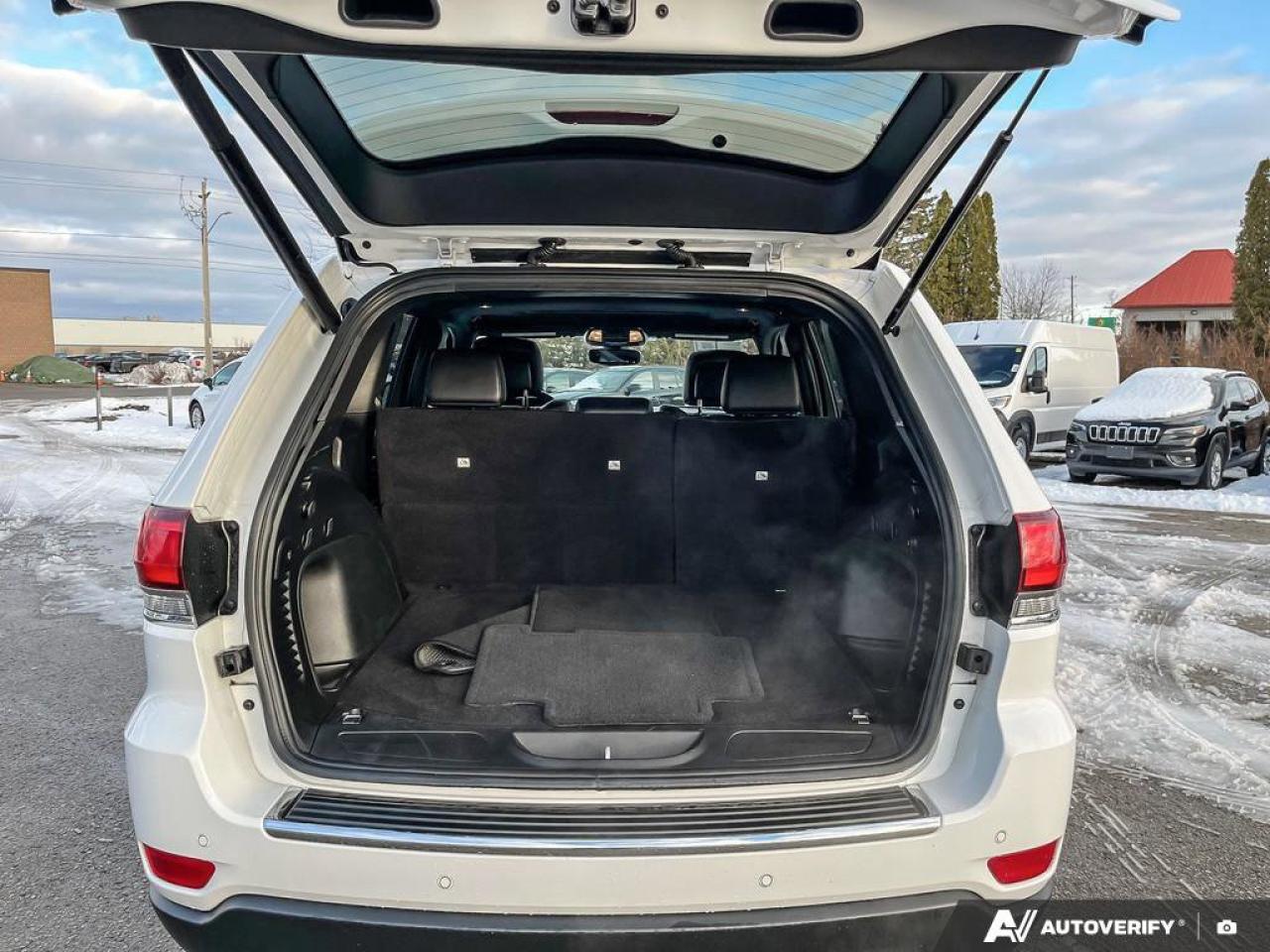 2021 Jeep Grand Cherokee Limited 4x4 | Leather | Navi | Sunroof | Heated Seats + Steering | Power Liftgate | and More ! Photo