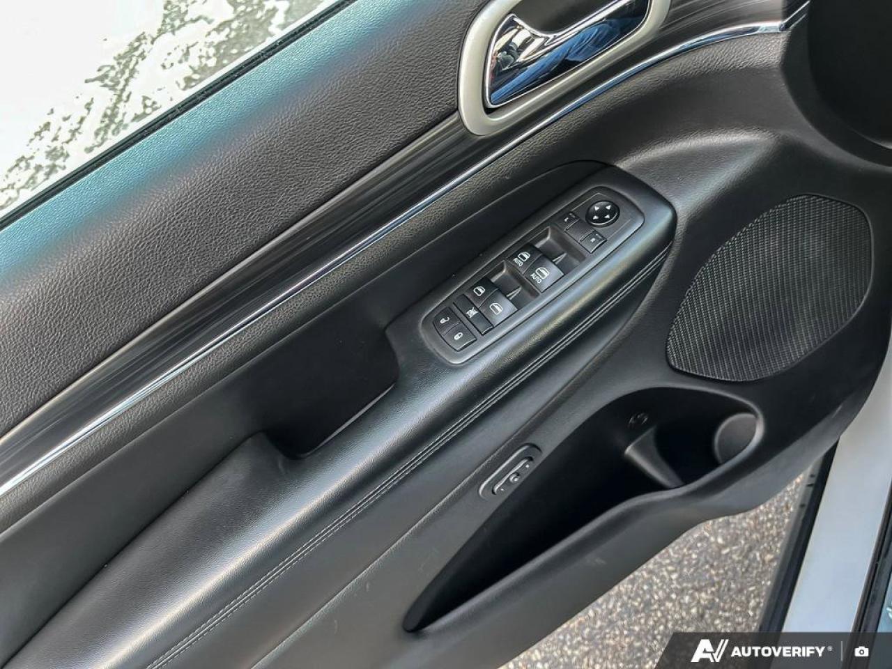 2021 Jeep Grand Cherokee Limited 4x4 | Leather | Navi | Sunroof | Heated Seats + Steering | Power Liftgate | and More ! Photo