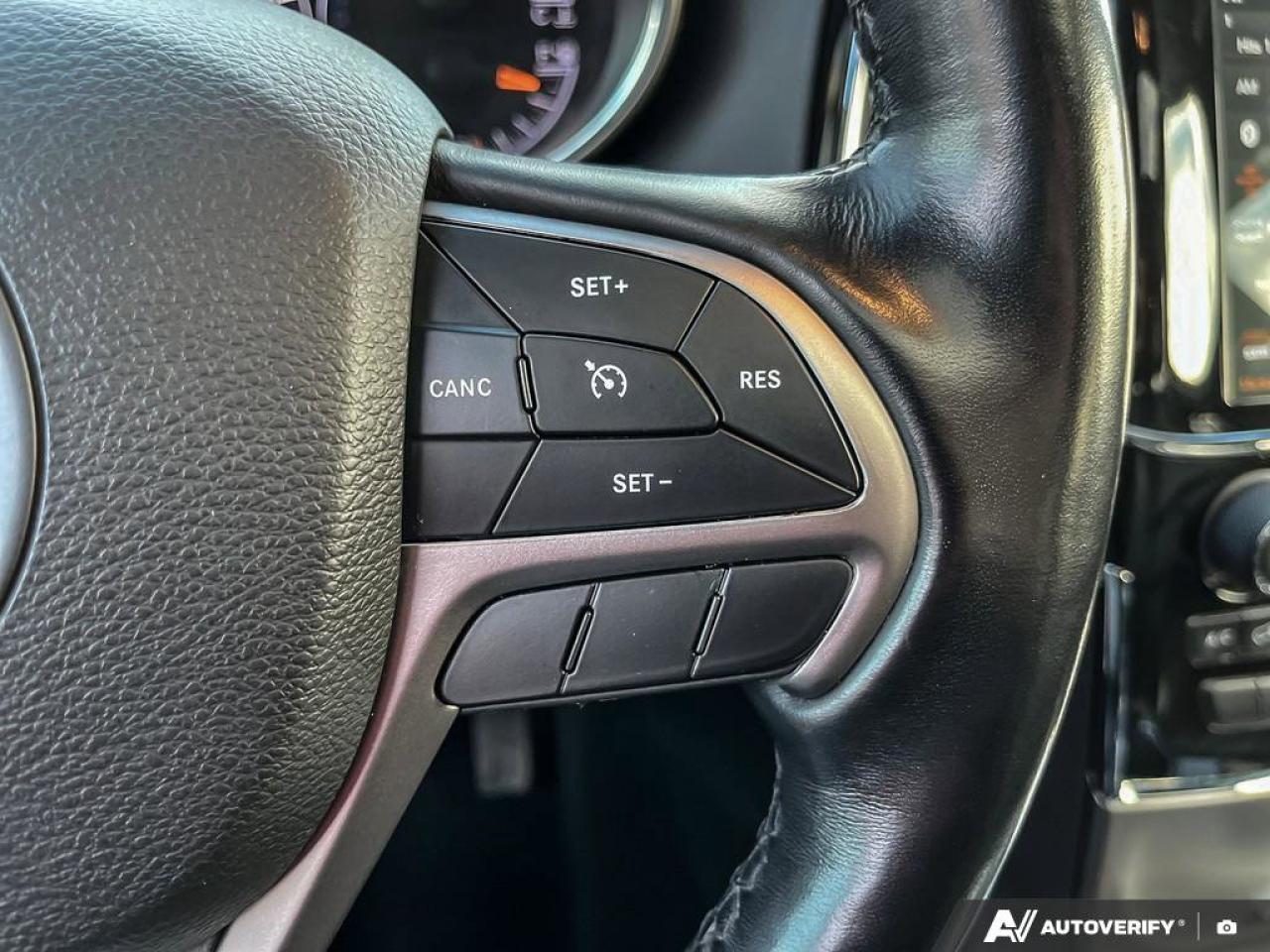 2021 Jeep Grand Cherokee Limited 4x4 | Leather | Navi | Sunroof | Heated Seats + Steering | Power Liftgate | and More ! Photo