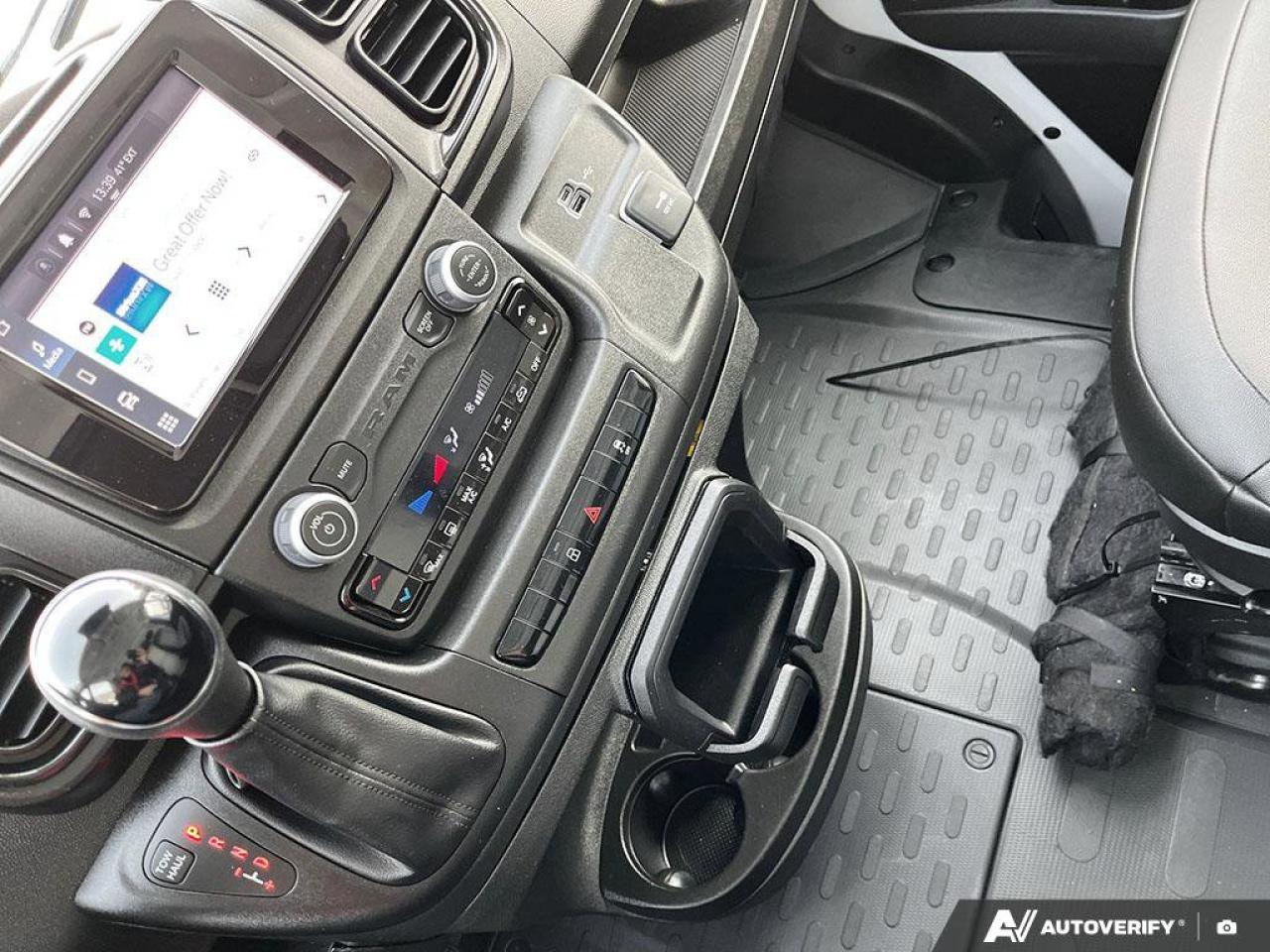 2024 RAM ProMaster Cargo Van 159 WB EXT High Roof | Adaptive Cruise | Forward Collision Warning | Carplay + Android | and More ! Photo