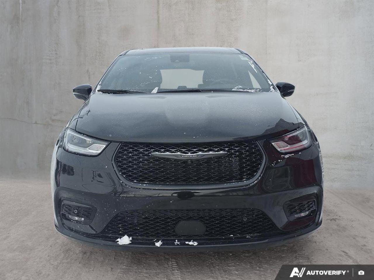 2023 Chrysler Pacifica Hybrid Limited | NAPPA Leather | Heated\Cooled Seats | Apple Car Play | Photo