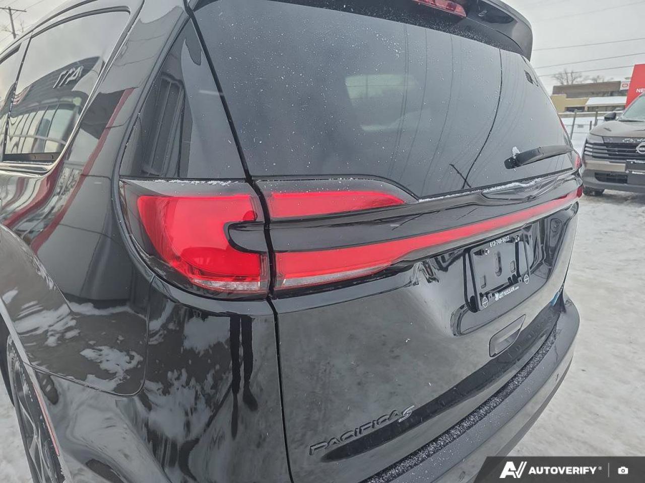 2023 Chrysler Pacifica Hybrid Limited | NAPPA Leather | Heated\Cooled Seats | Apple Car Play | Photo