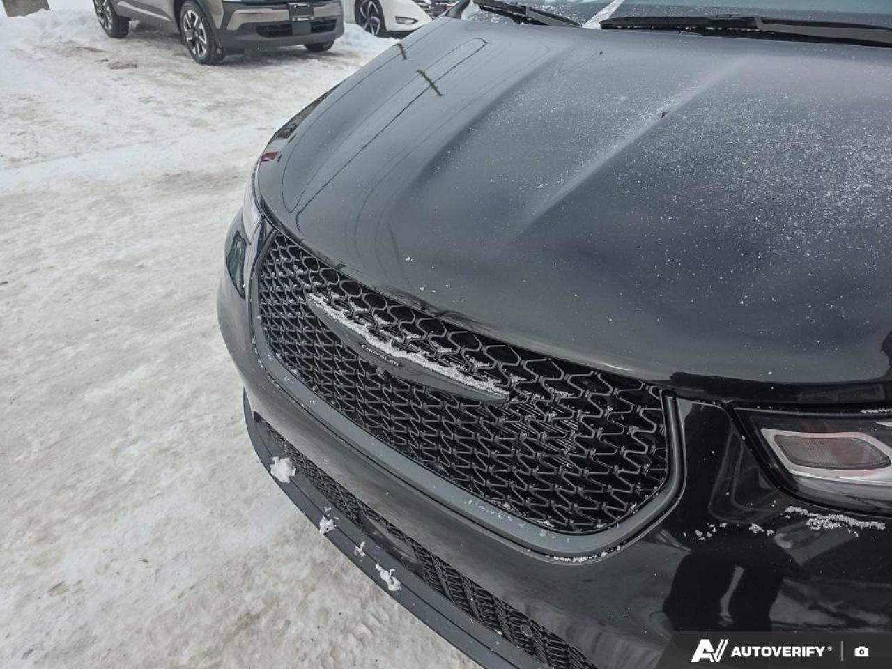 2023 Chrysler Pacifica Hybrid Limited | NAPPA Leather | Heated\Cooled Seats | Apple Car Play | Photo