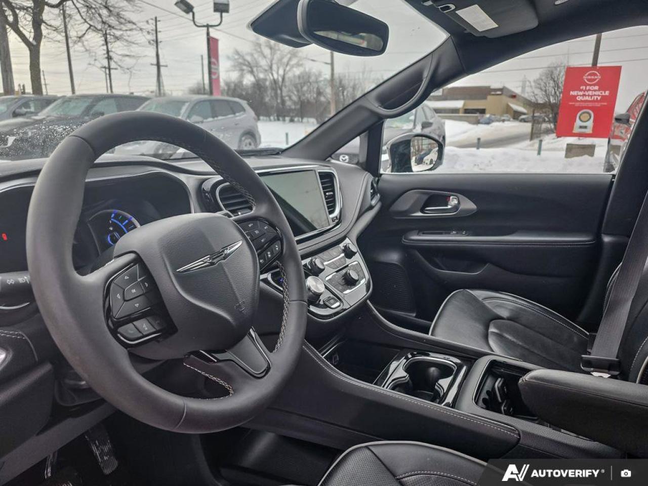 2023 Chrysler Pacifica Hybrid Limited | NAPPA Leather | Heated\Cooled Seats | Apple Car Play | Photo