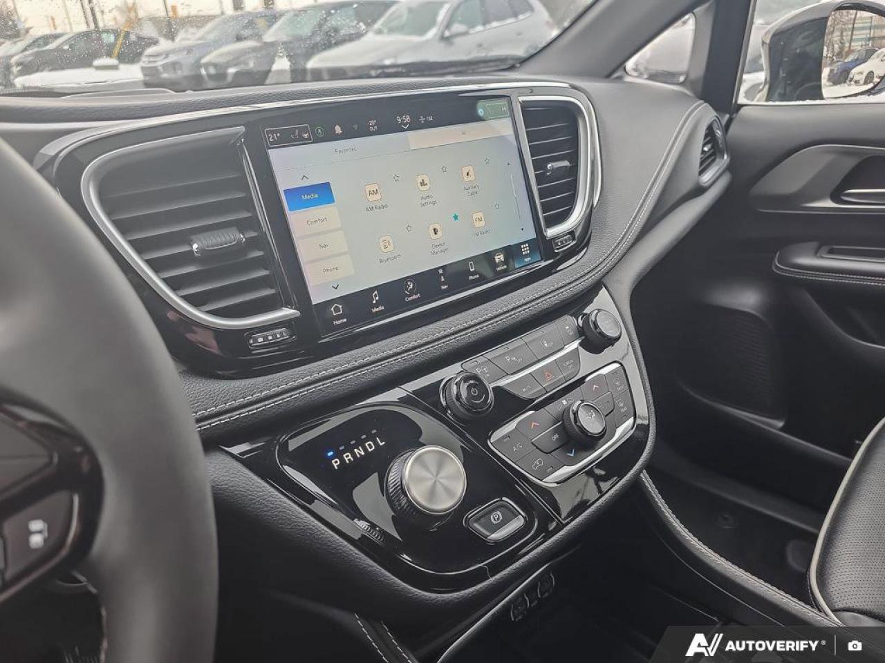 2023 Chrysler Pacifica Hybrid Limited | NAPPA Leather | Heated\Cooled Seats | Apple Car Play | Photo