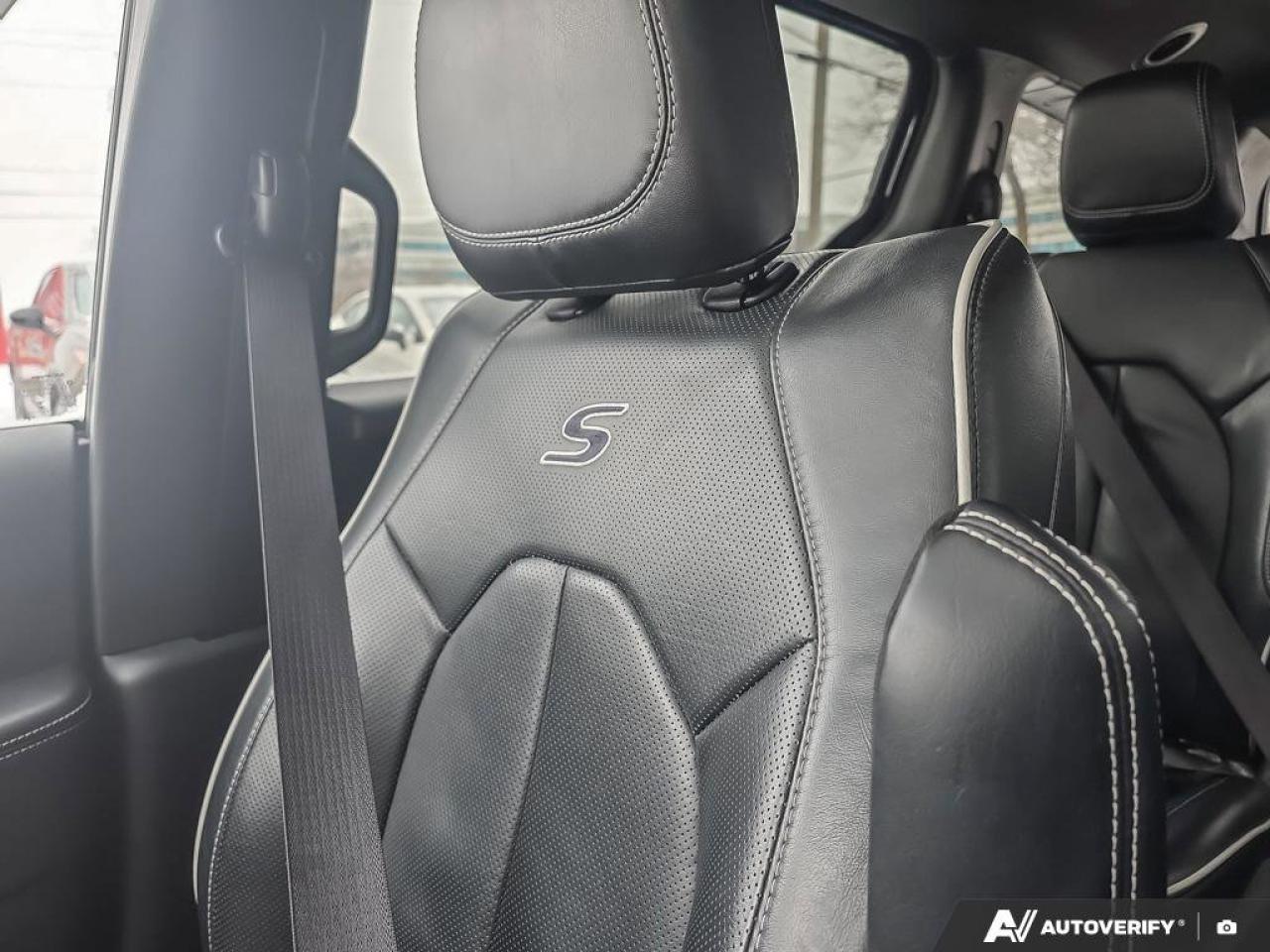 2023 Chrysler Pacifica Hybrid Limited | NAPPA Leather | Heated\Cooled Seats | Apple Car Play | Photo