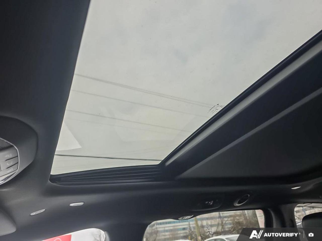 2023 Chrysler Pacifica Hybrid Limited | NAPPA Leather | Heated\Cooled Seats | Apple Car Play | Photo