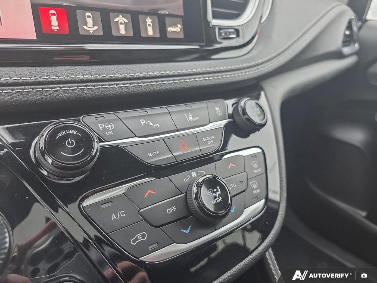 2023 Chrysler Pacifica Hybrid Limited | NAPPA Leather | Heated\Cooled Seats | Apple Car Play | Photo