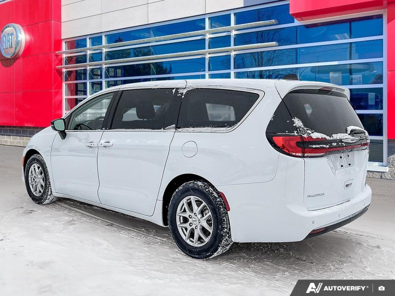 2024 Chrysler Pacifica Touring-L | Safety Tech | Carplay | Power Doors | Photo