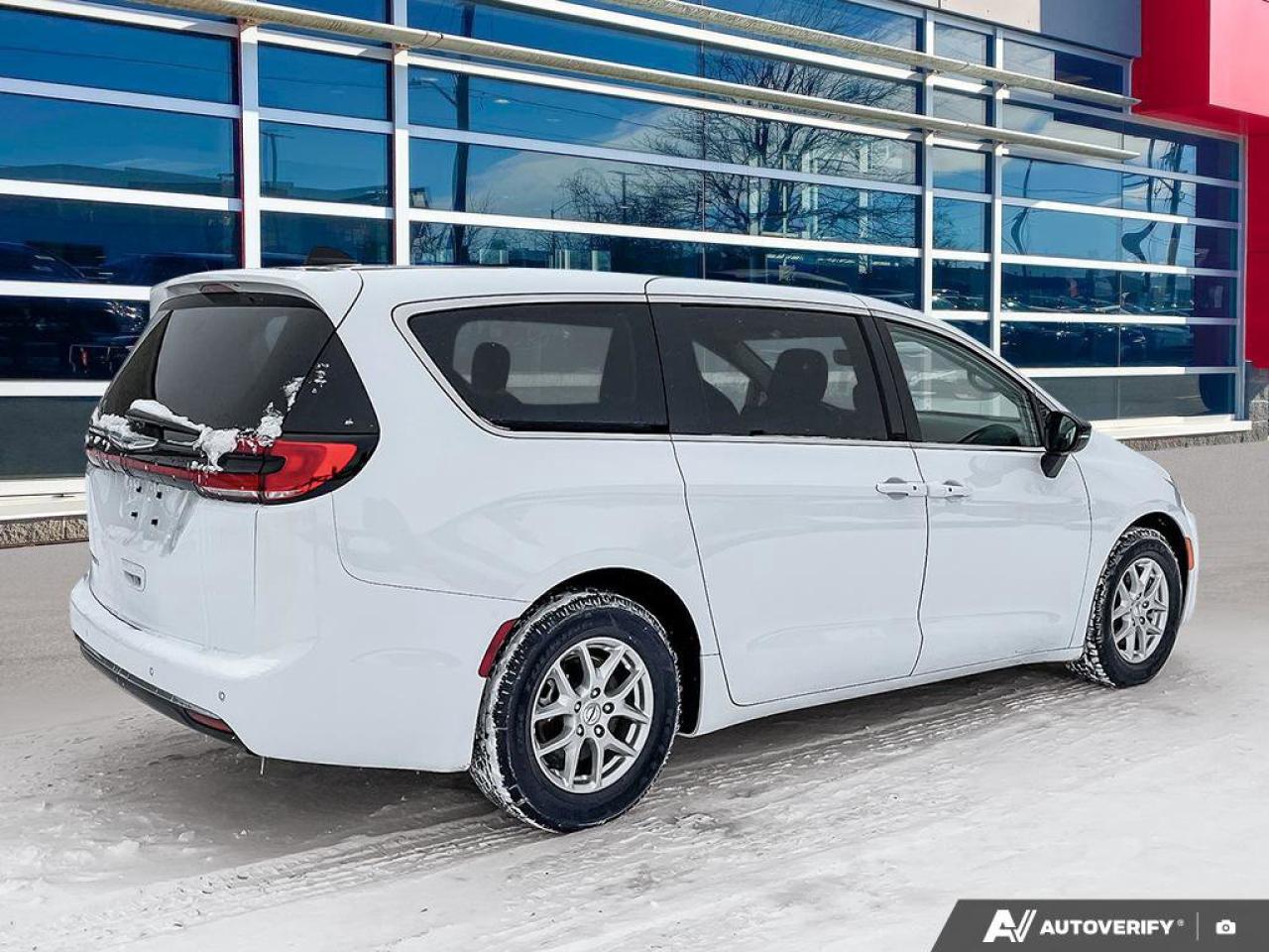 2024 Chrysler Pacifica Touring-L | Safety Tech | Carplay | Power Doors | Photo