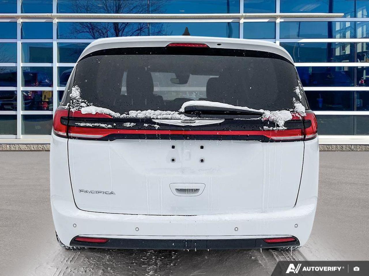 2024 Chrysler Pacifica Touring-L | Safety Tech | Carplay | Power Doors | Photo