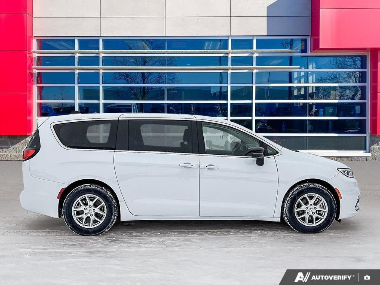 2024 Chrysler Pacifica Touring-L | Safety Tech | Carplay | Power Doors | Photo
