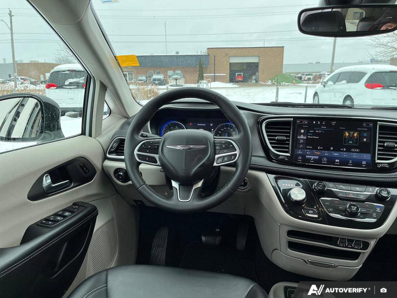 2024 Chrysler Pacifica Touring-L | Safety Tech | Carplay | Power Doors | Photo