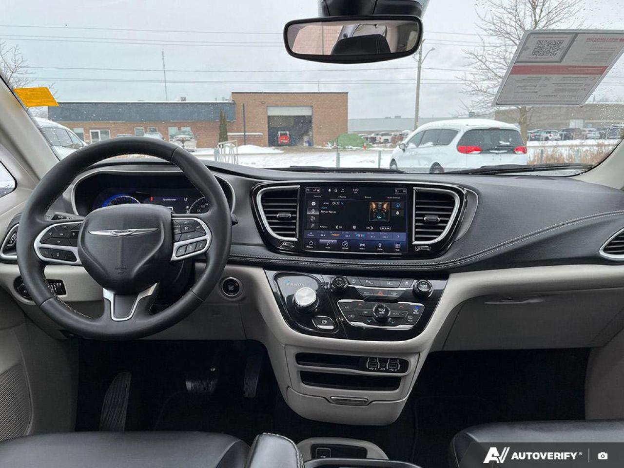 2024 Chrysler Pacifica Touring-L | Safety Tech | Carplay | Power Doors | Photo