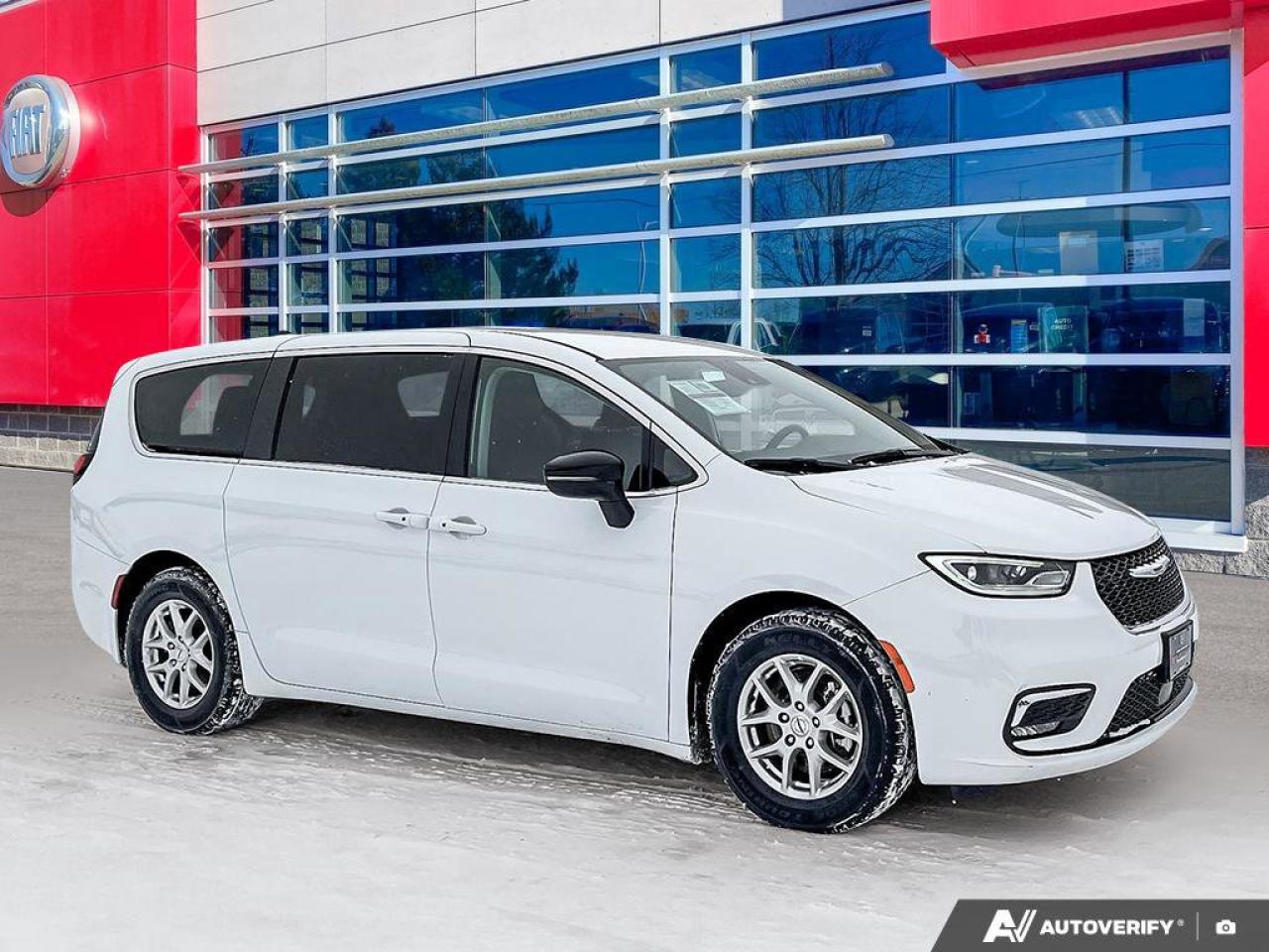 2024 Chrysler Pacifica Touring-L | Safety Tech | Carplay | Power Doors | Photo