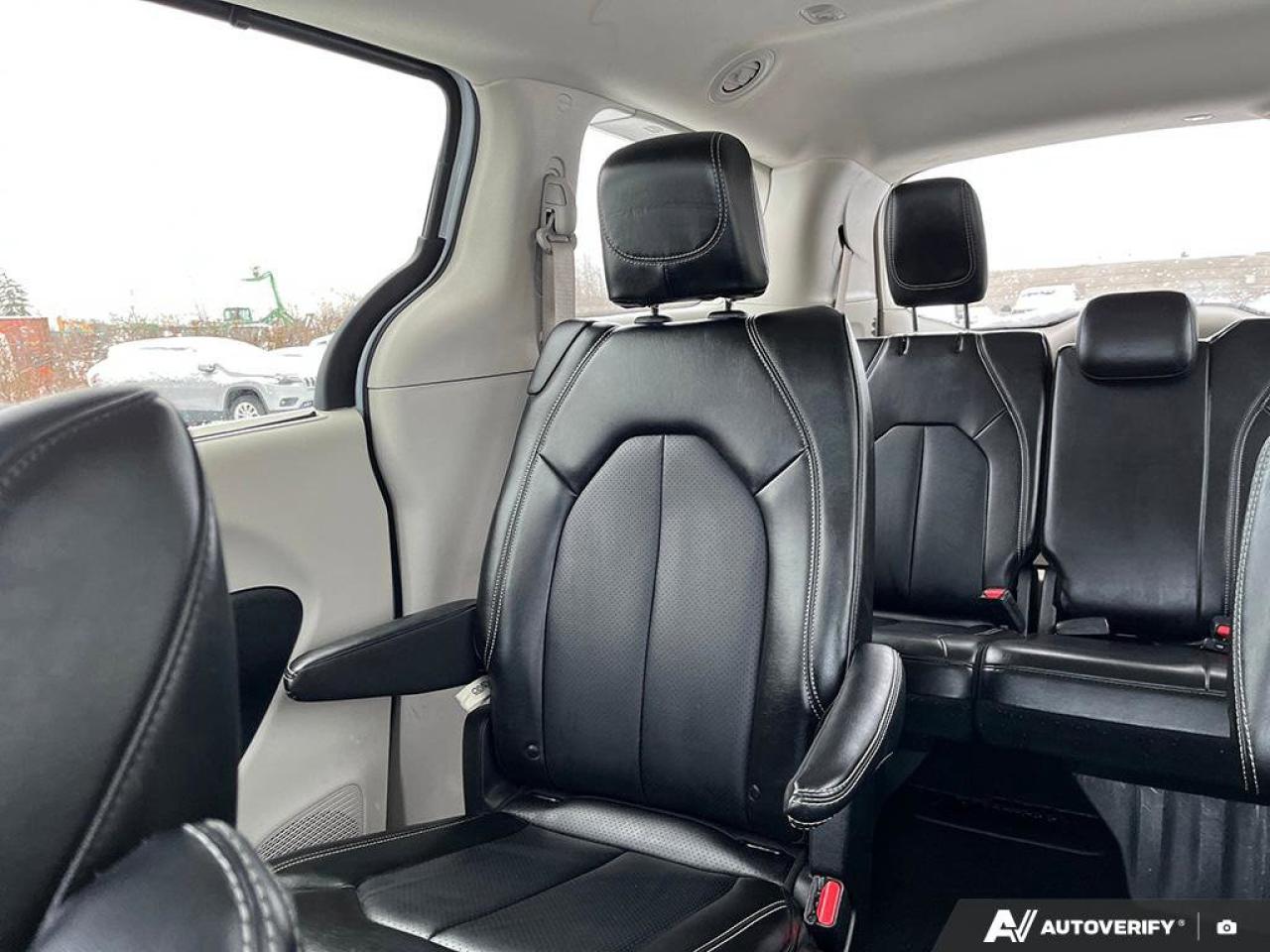 2024 Chrysler Pacifica Touring-L | Safety Tech | Carplay | Power Doors | Photo