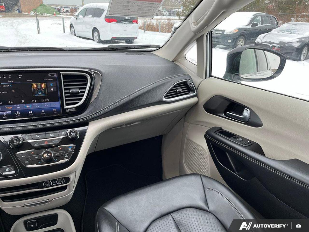 2024 Chrysler Pacifica Touring-L | Safety Tech | Carplay | Power Doors | Photo