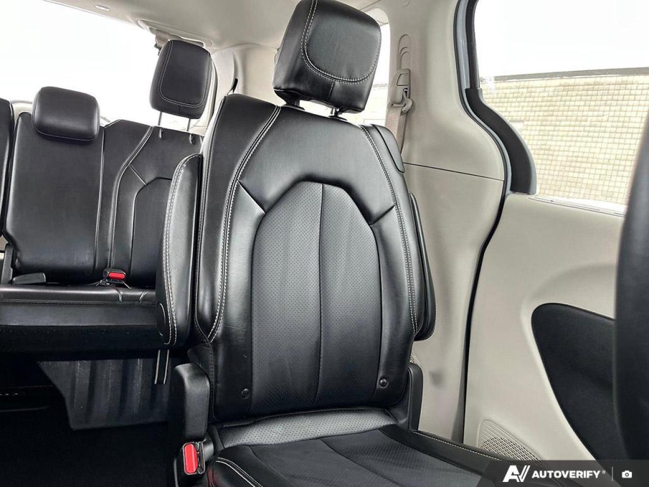 2024 Chrysler Pacifica Touring-L | Safety Tech | Carplay | Power Doors | Photo