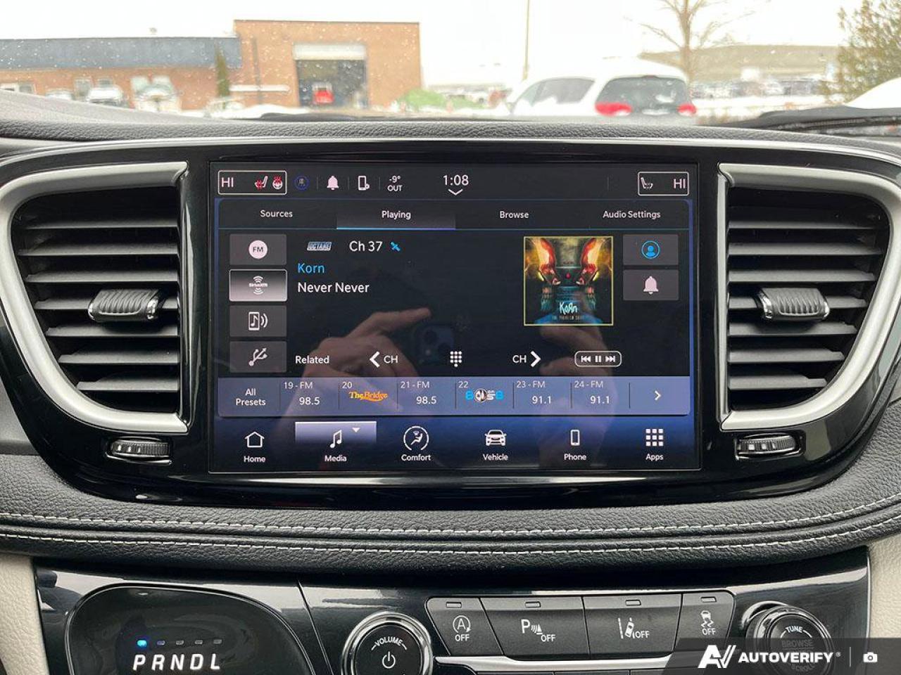 2024 Chrysler Pacifica Touring-L | Safety Tech | Carplay | Power Doors | Photo