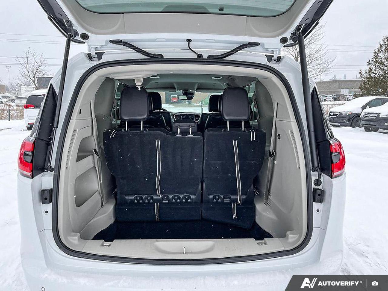 2024 Chrysler Pacifica Touring-L | Safety Tech | Carplay | Power Doors | Photo