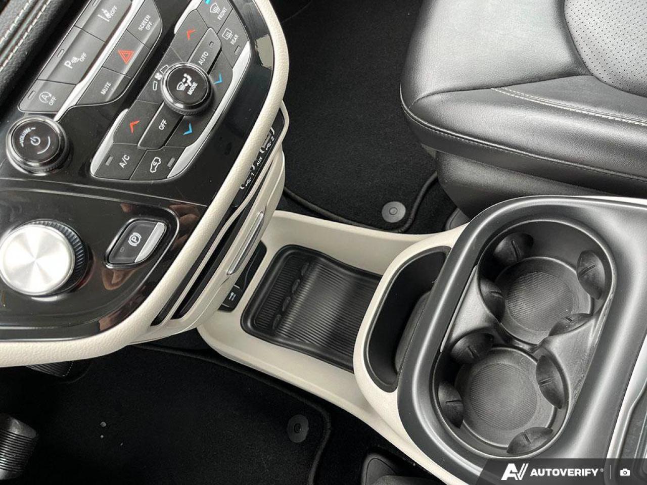 2024 Chrysler Pacifica Touring-L | Safety Tech | Carplay | Power Doors | Photo