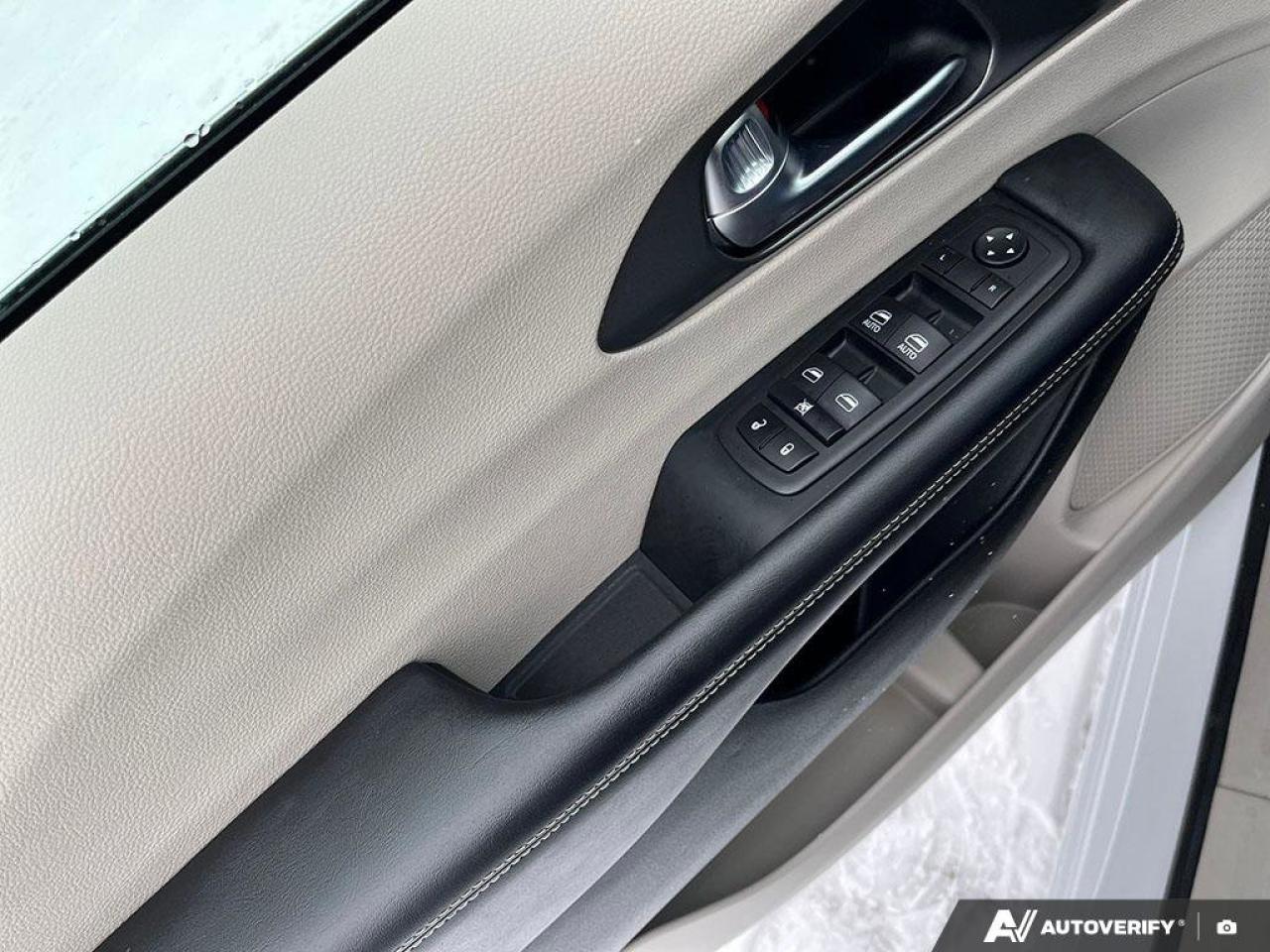 2024 Chrysler Pacifica Touring-L | Safety Tech | Carplay | Power Doors | Photo