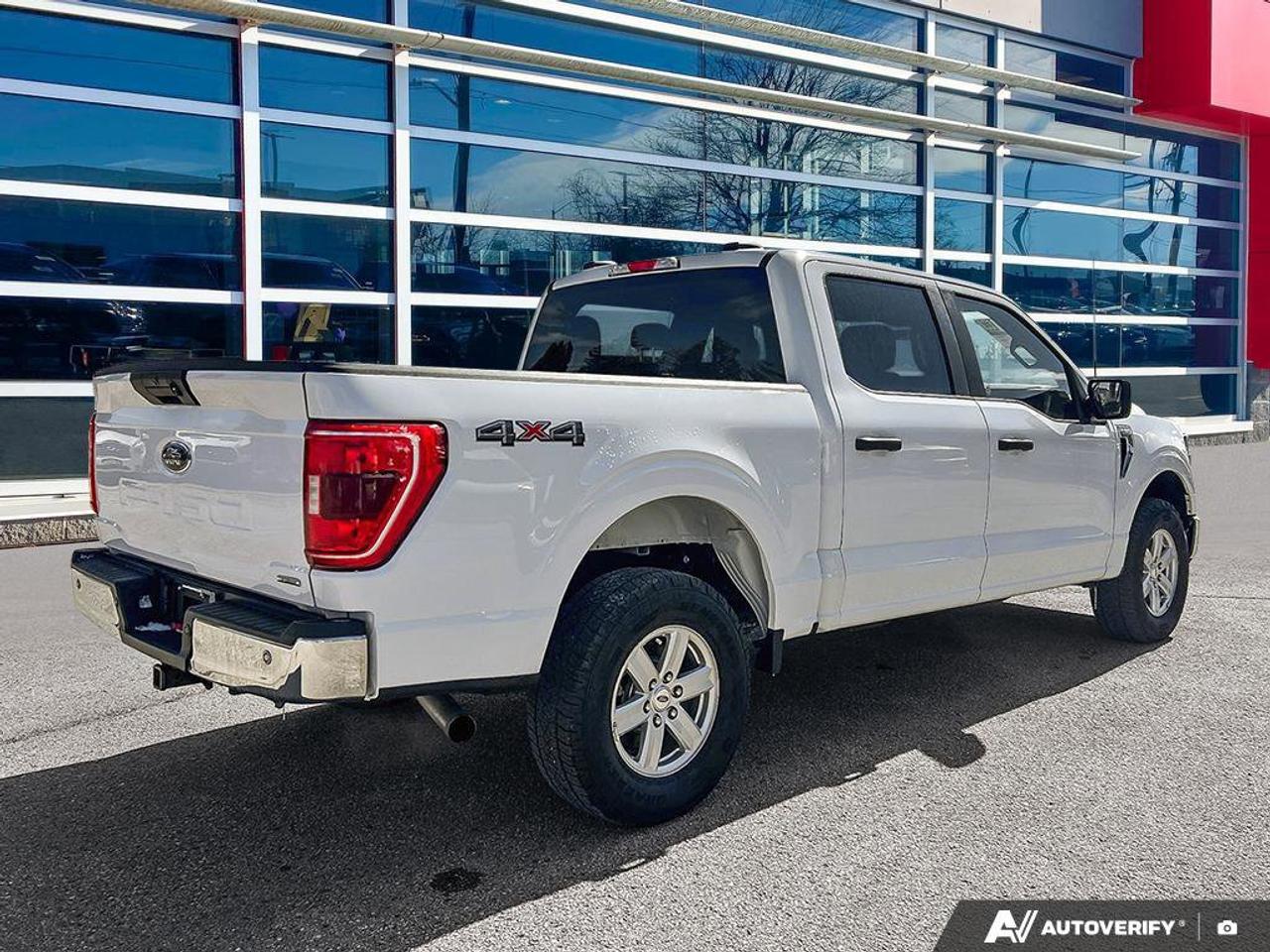 2023 Ford F-150 XLT Crew 4X4 | 3.5L EcoBoost | Trailer Brake Controller | Power Seat | Rear Camera | and More ! Photo4
