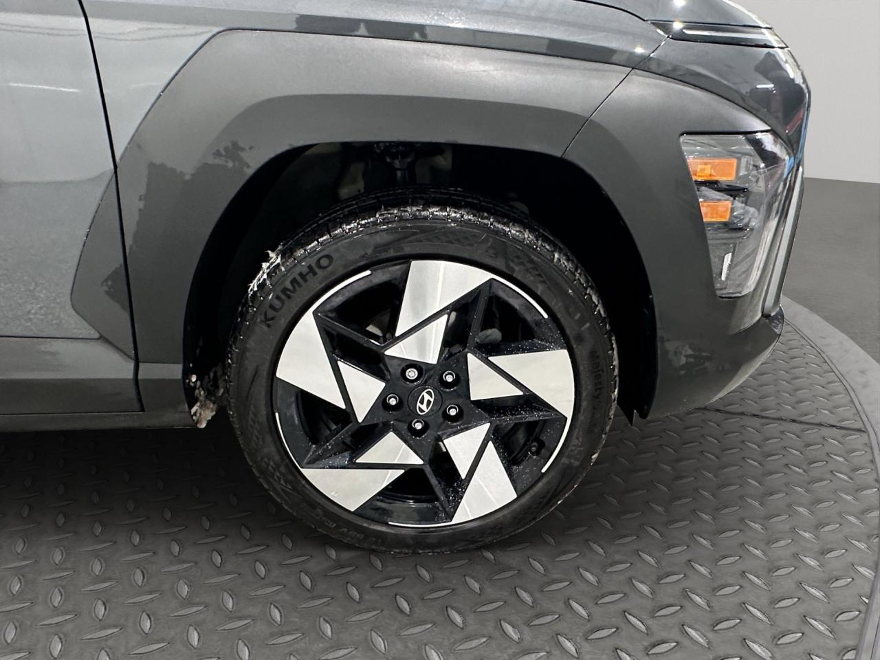 2025 Hyundai KONA Preferred Sport | Reverse Cam | Heated Seats Photo