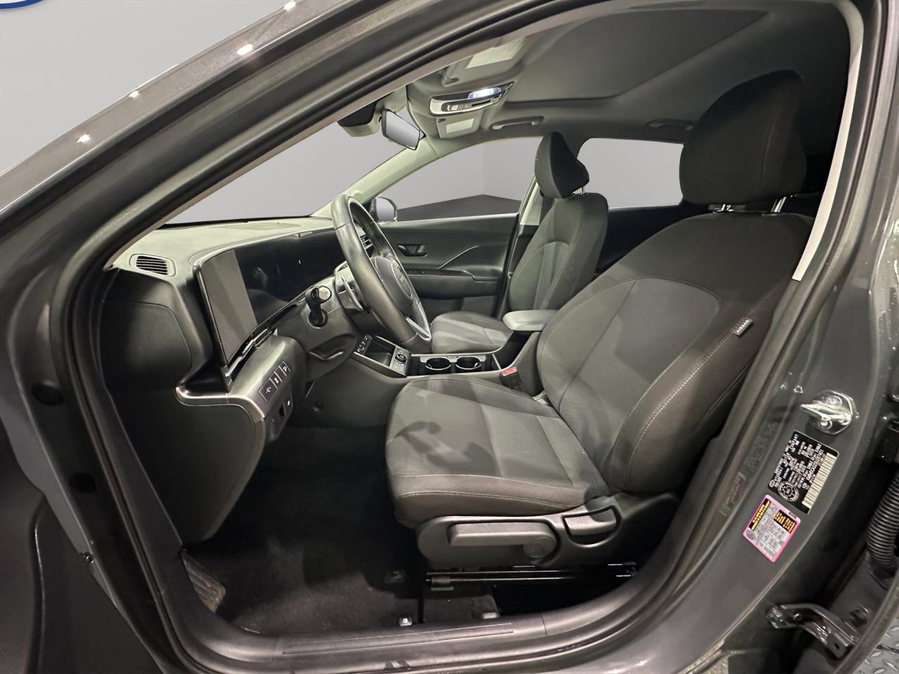 2025 Hyundai KONA Preferred Sport | Reverse Cam | Heated Seats Photo