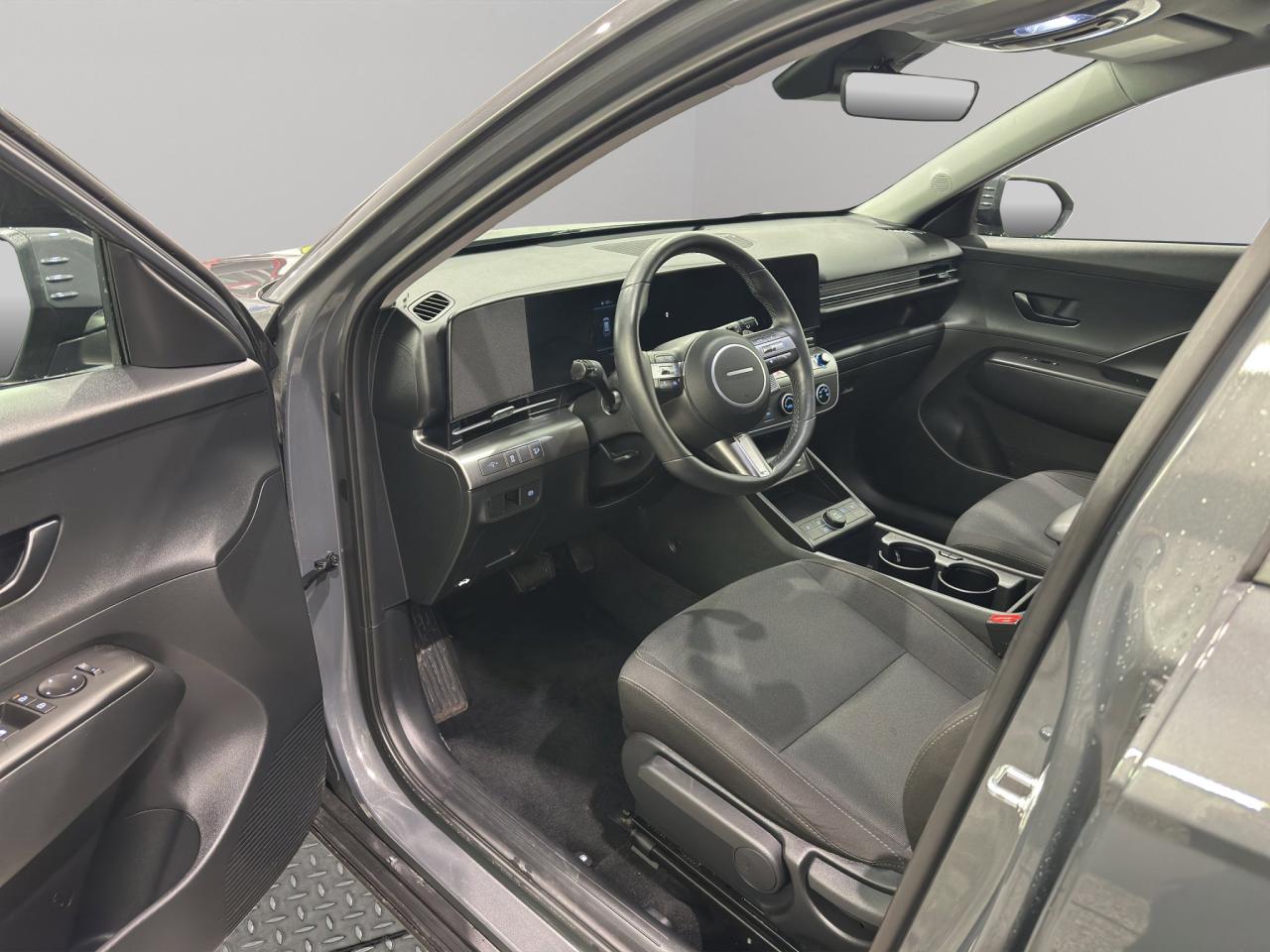 2025 Hyundai KONA Preferred Sport | Reverse Cam | Heated Seats Photo