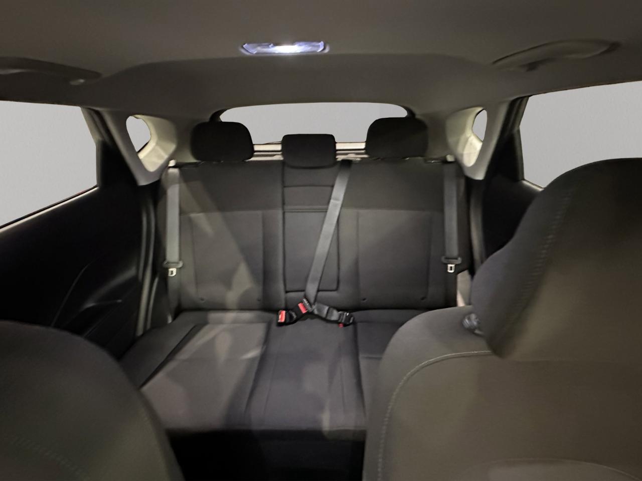 2025 Hyundai KONA Preferred Sport | Reverse Cam | Heated Seats Photo