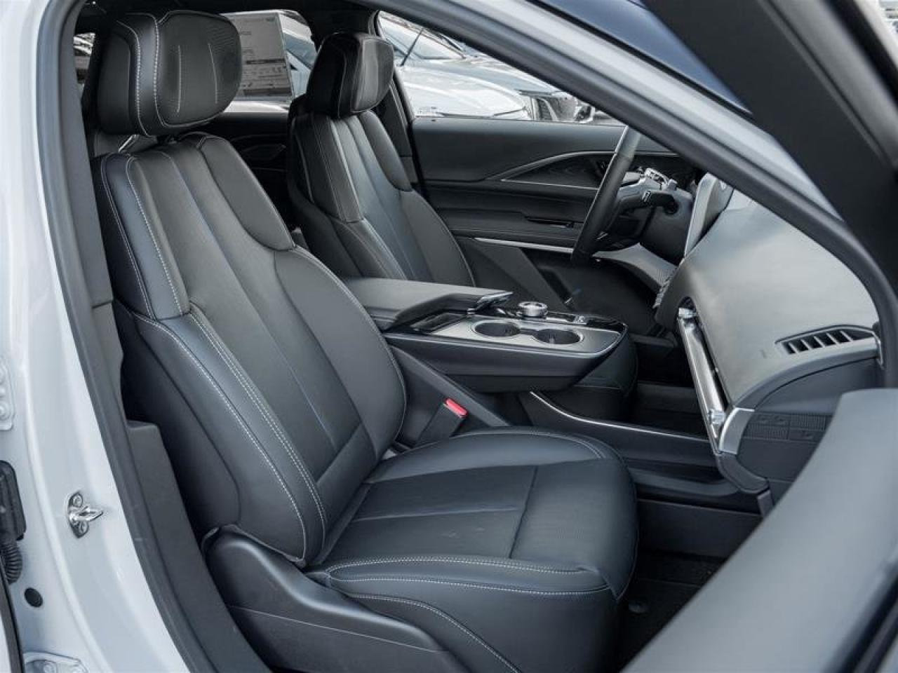 2026 Cadillac LYRIQ Signature Sport Photo