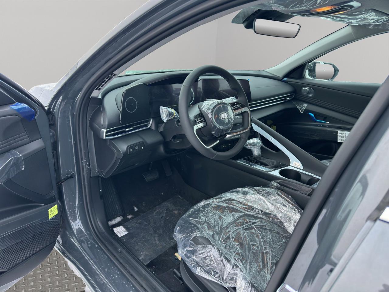 2026 Hyundai Elantra Hybrid Luxury Photo