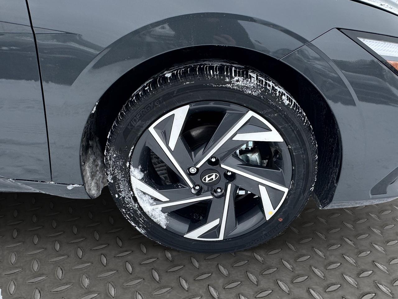 2026 Hyundai Elantra Hybrid Luxury Photo