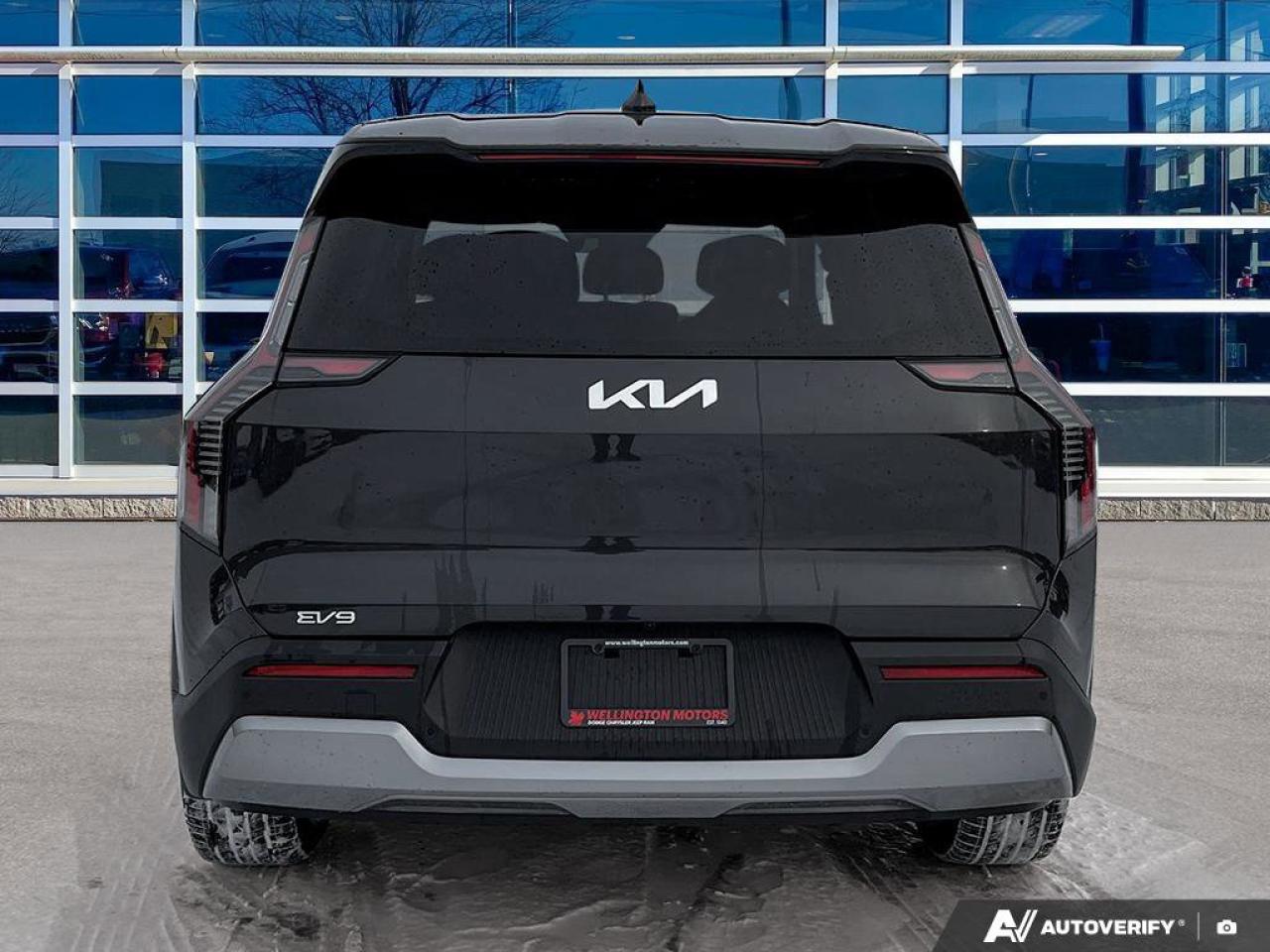 2024 Kia EV9 Wind | 3rd Row | Leather | Heated Wheel | Cooled + Heated Seats | Winter Wheels Included | and More Photo3