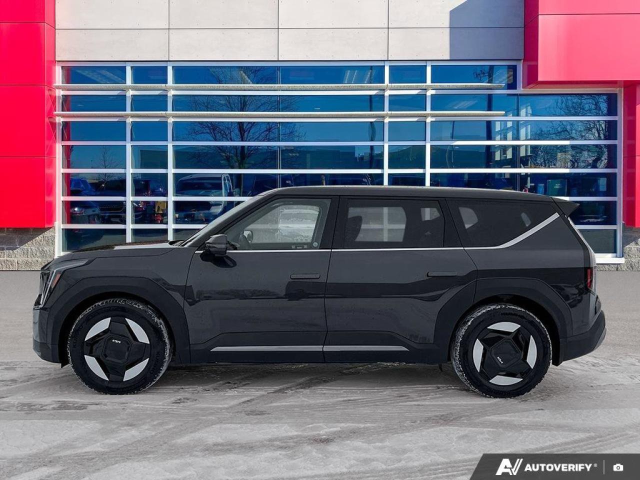 2024 Kia EV9 Wind | 3rd Row | Leather | Heated Wheel | Cooled + Heated Seats | Winter Wheels Included | and More Photo