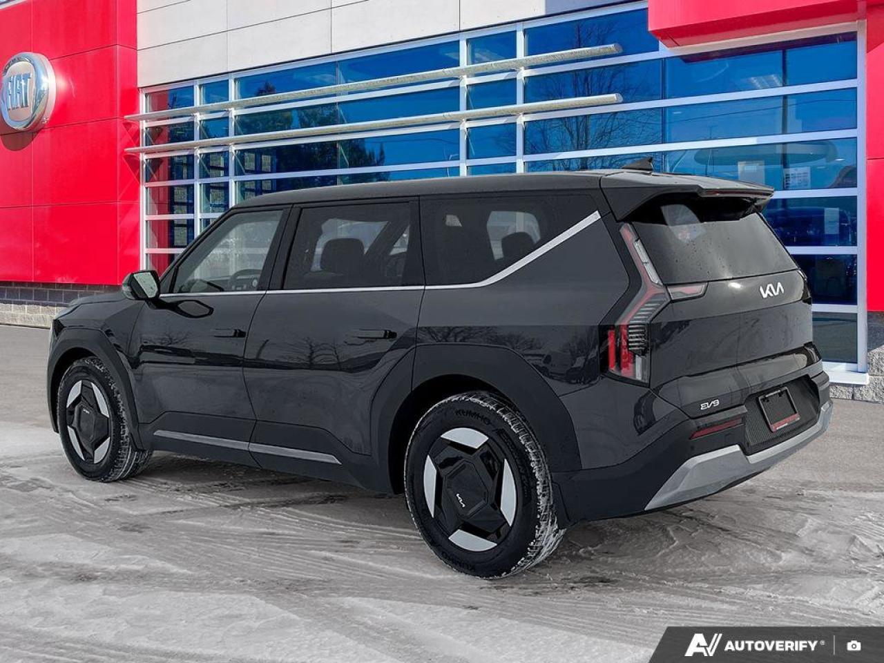 2024 Kia EV9 Wind | 3rd Row | Leather | Heated Wheel | Cooled + Heated Seats | Winter Wheels Included | and More Photo