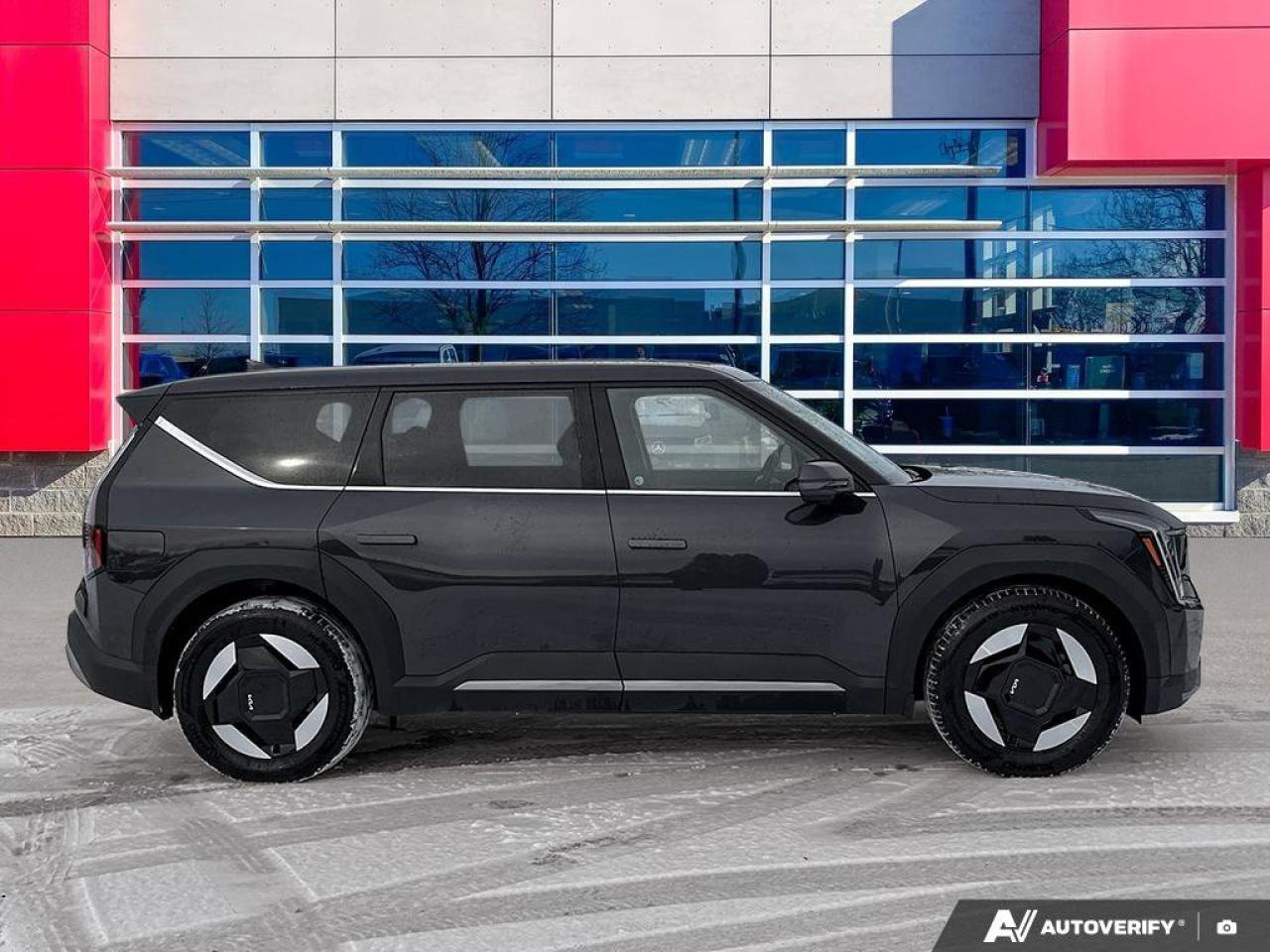 2024 Kia EV9 Wind | 3rd Row | Leather | Heated Wheel | Cooled + Heated Seats | Winter Wheels Included | and More Photo