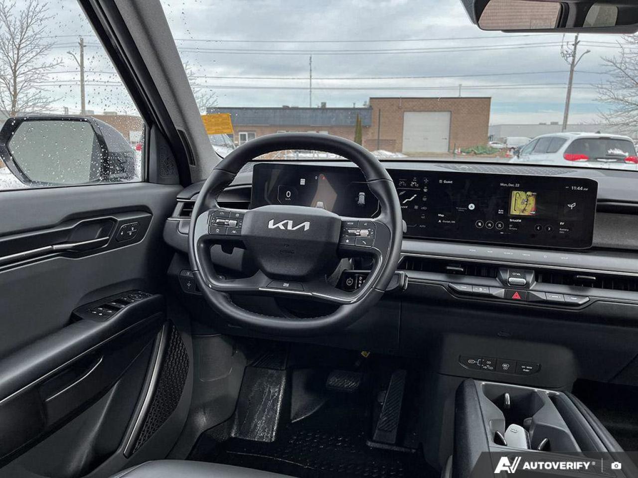 2024 Kia EV9 Wind | 3rd Row | Leather | Heated Wheel | Cooled + Heated Seats | Winter Wheels Included | and More Photo