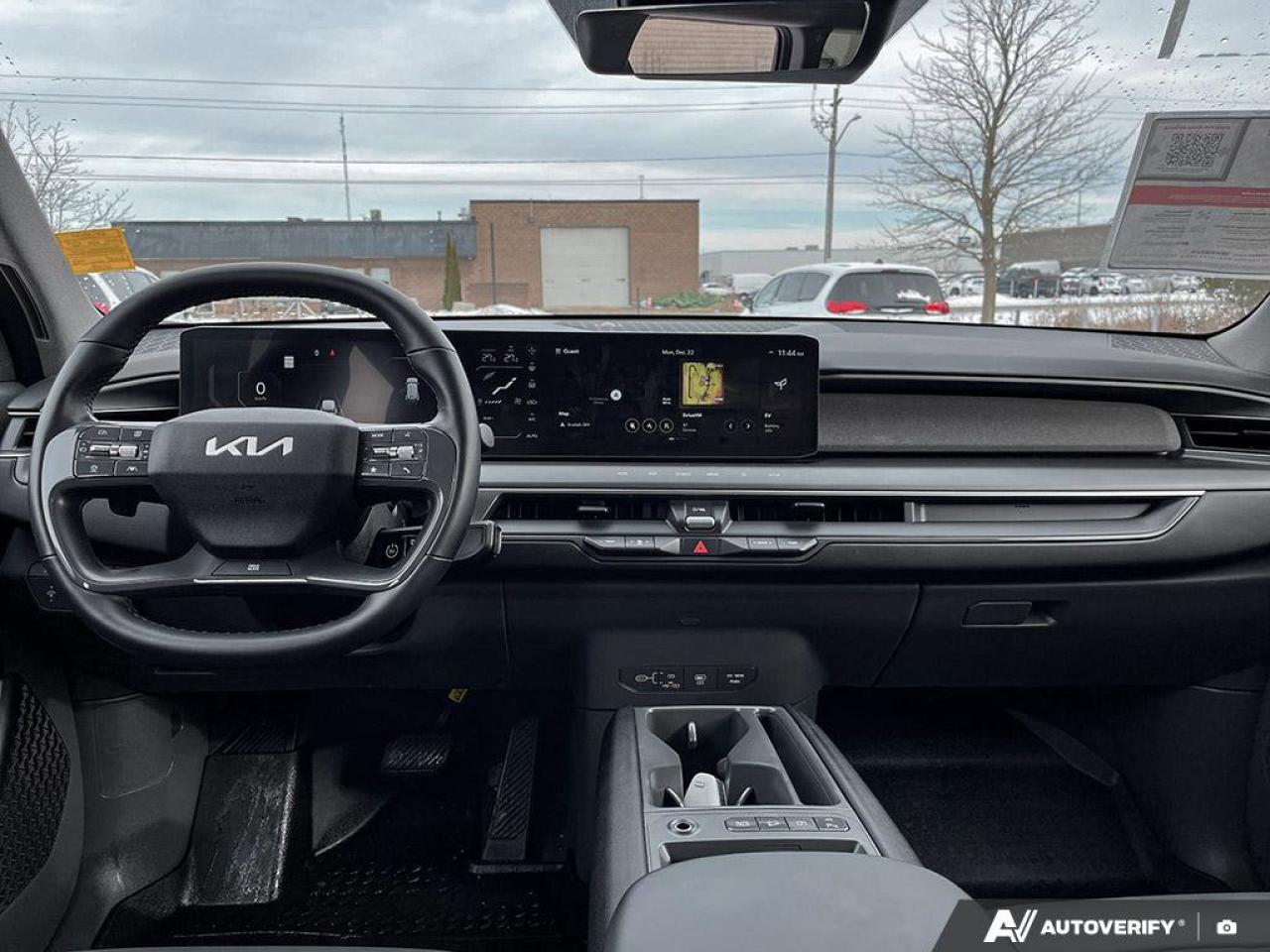 2024 Kia EV9 Wind | 3rd Row | Leather | Heated Wheel | Cooled + Heated Seats | Winter Wheels Included | and More Photo